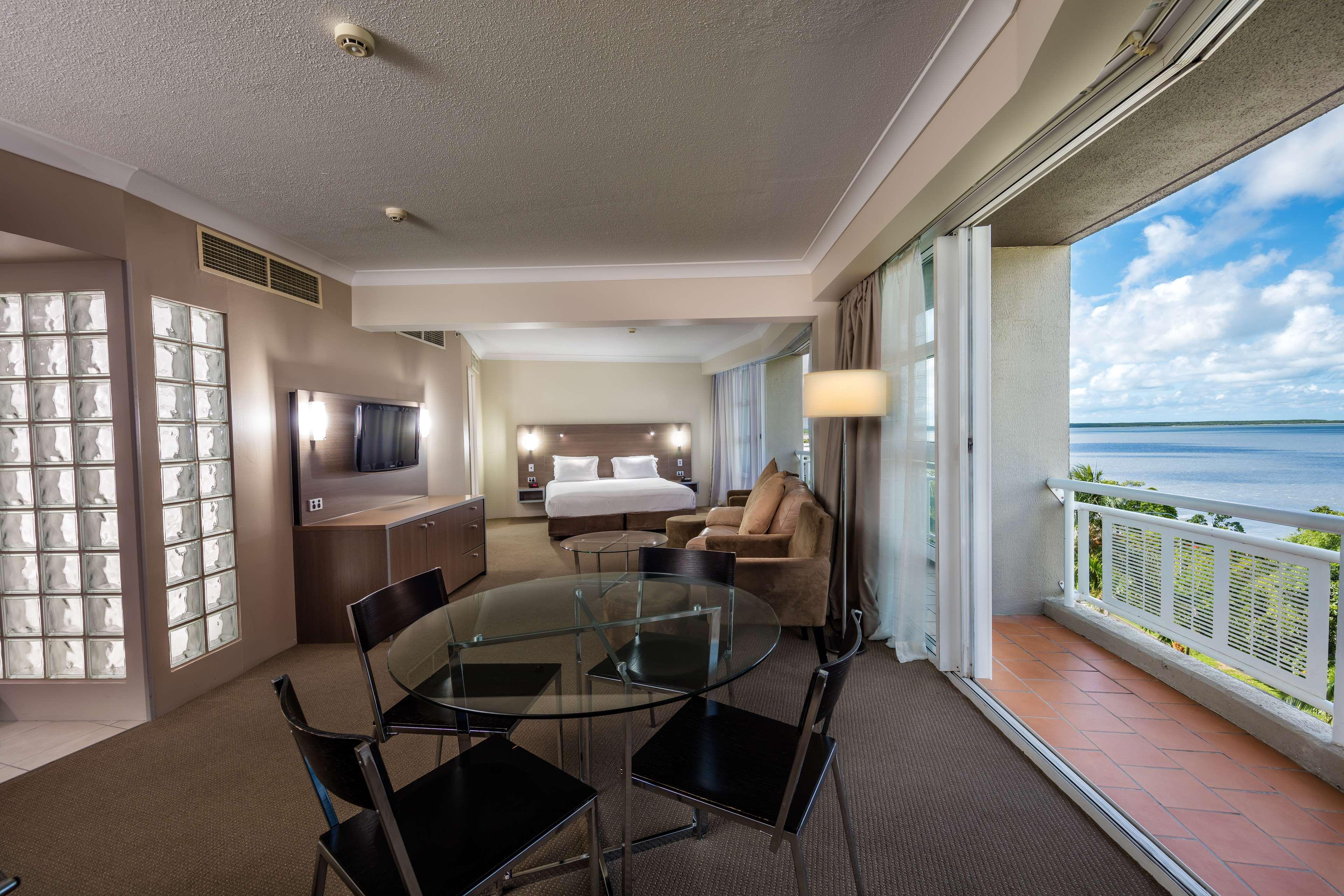 Doubletree By Hilton Cairns Exterior foto