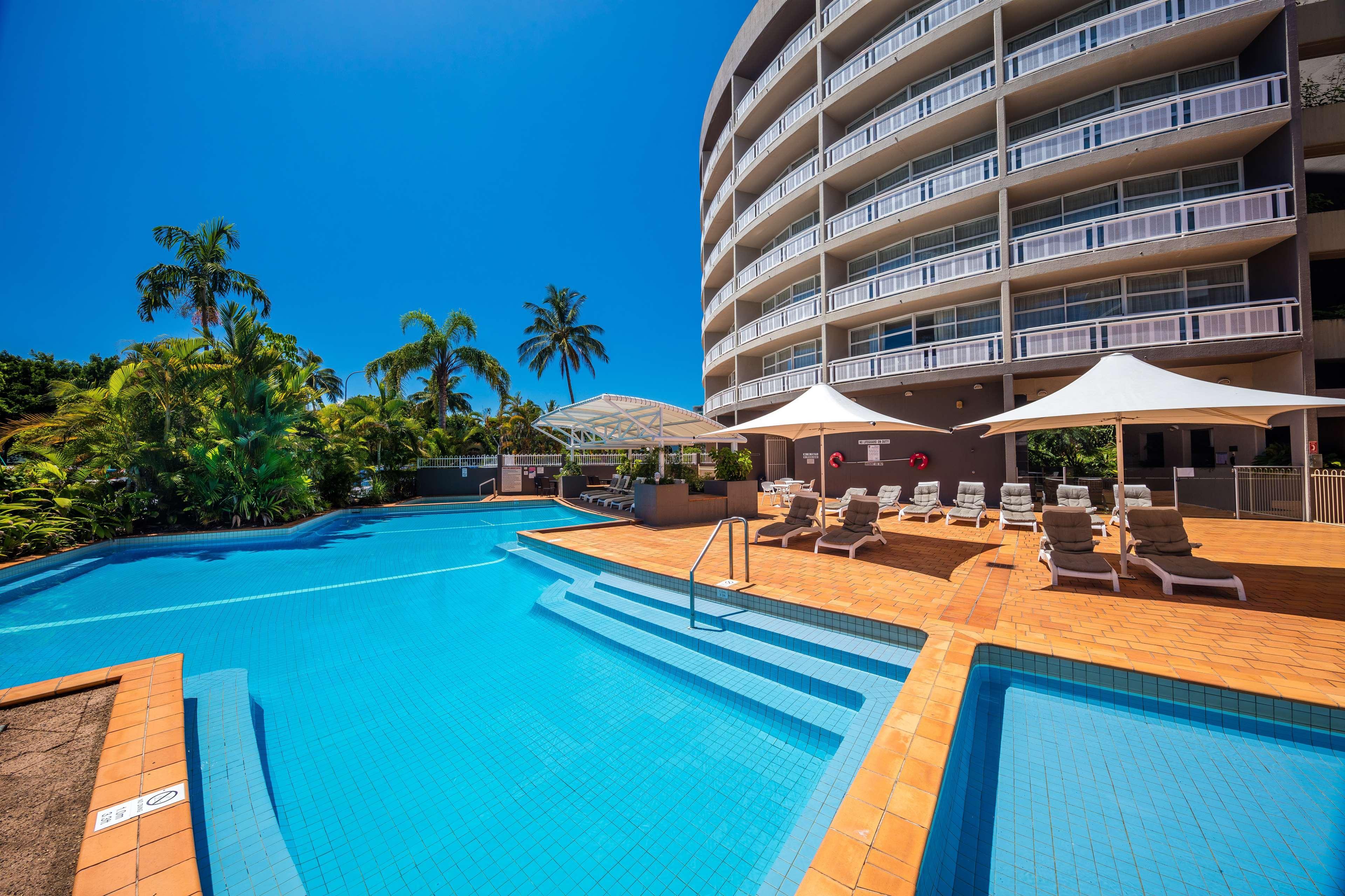Doubletree By Hilton Cairns Exterior foto