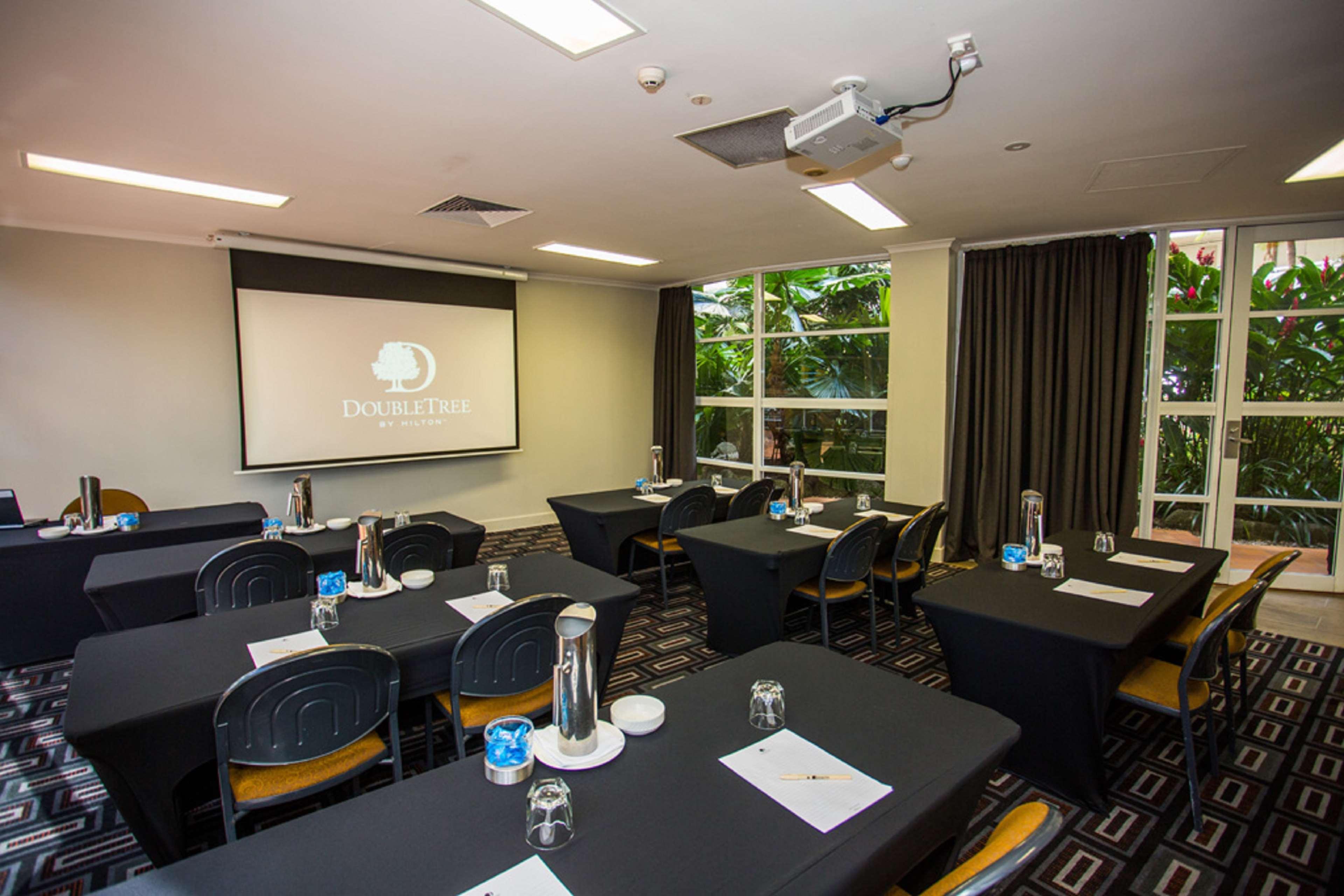 Doubletree By Hilton Cairns Exterior foto