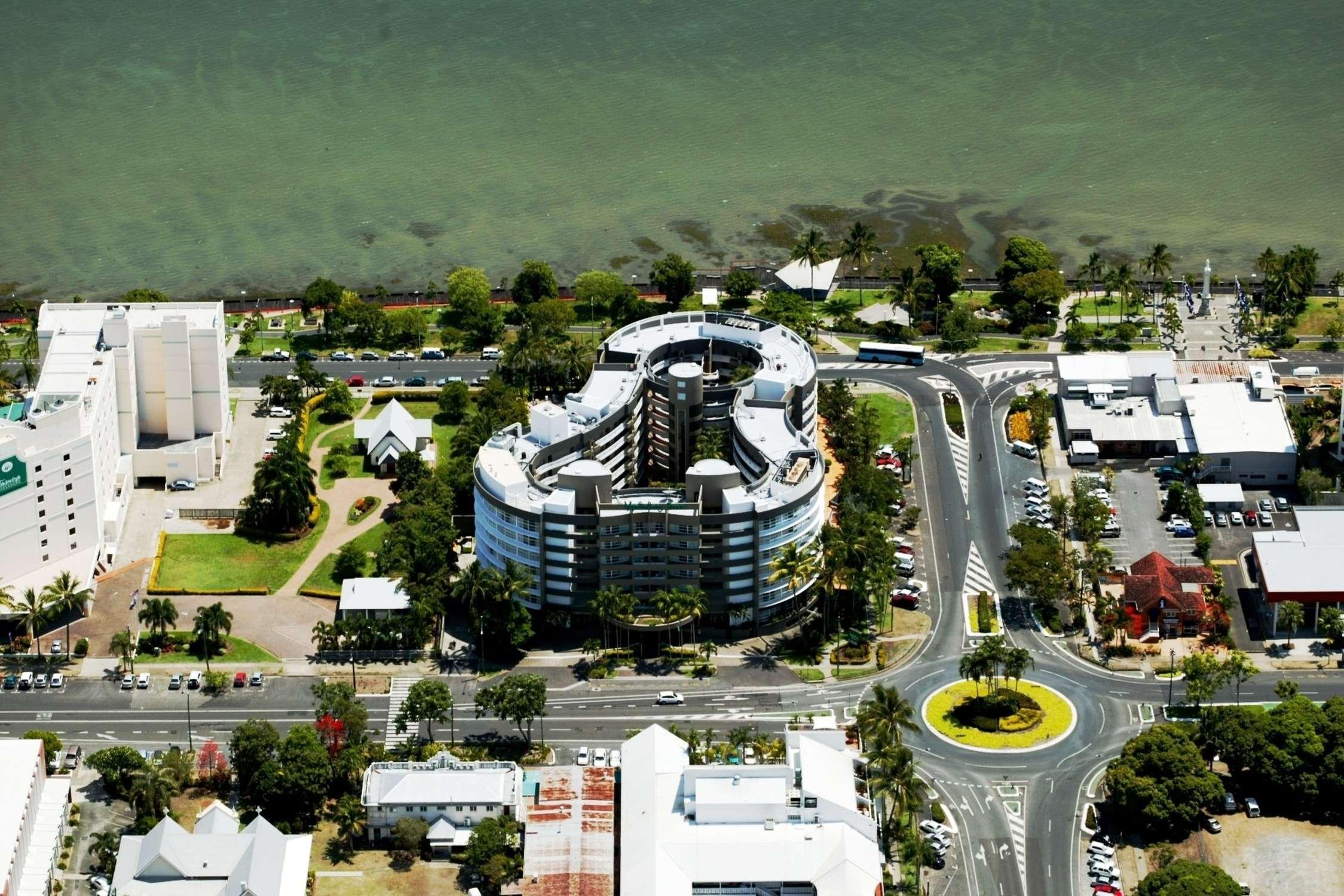 Doubletree By Hilton Cairns Exterior foto