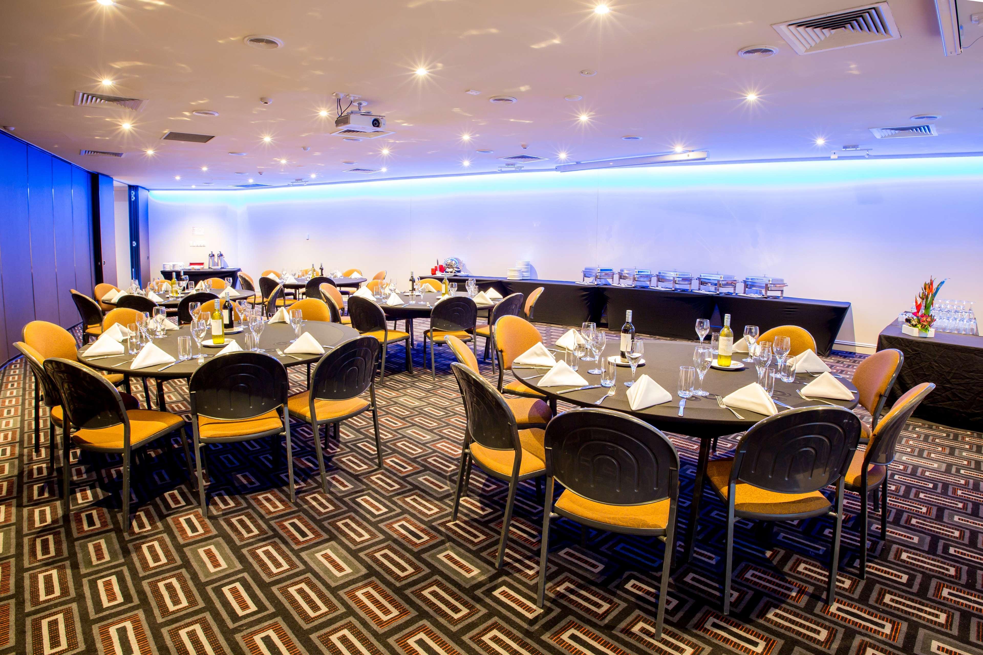Doubletree By Hilton Cairns Exterior foto