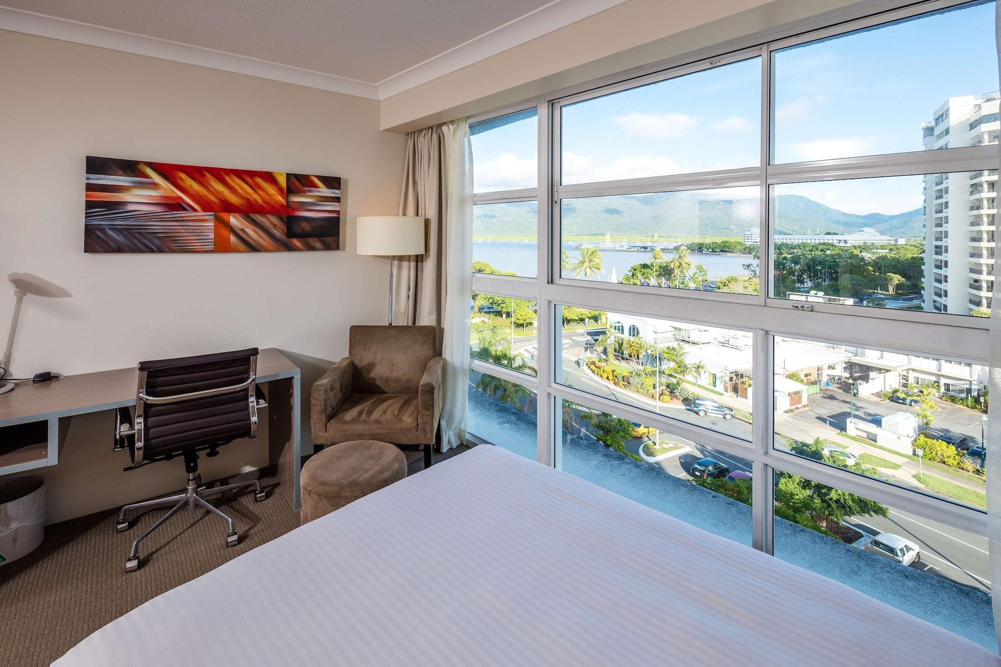 Doubletree By Hilton Cairns Exterior foto