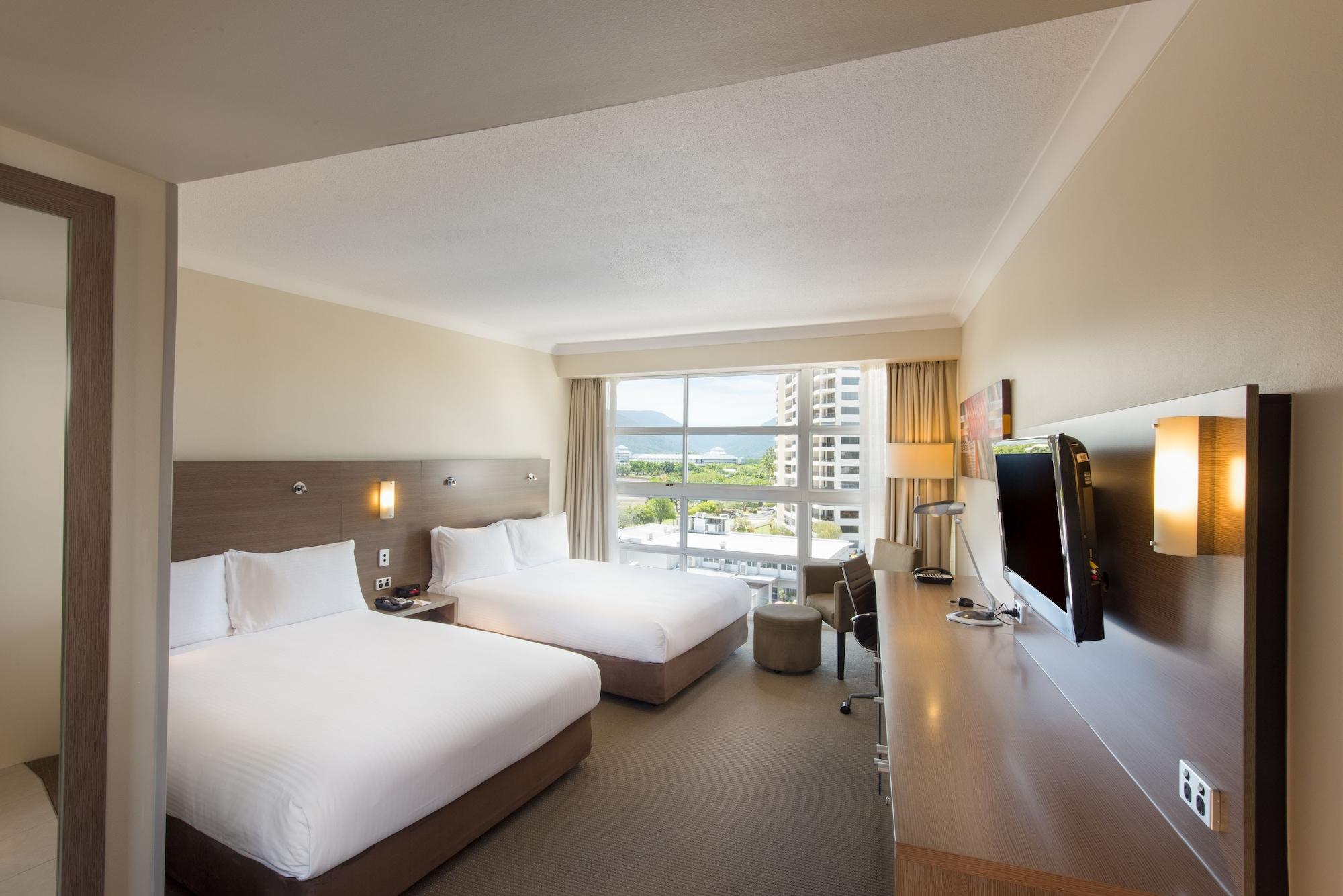 Doubletree By Hilton Cairns Exterior foto