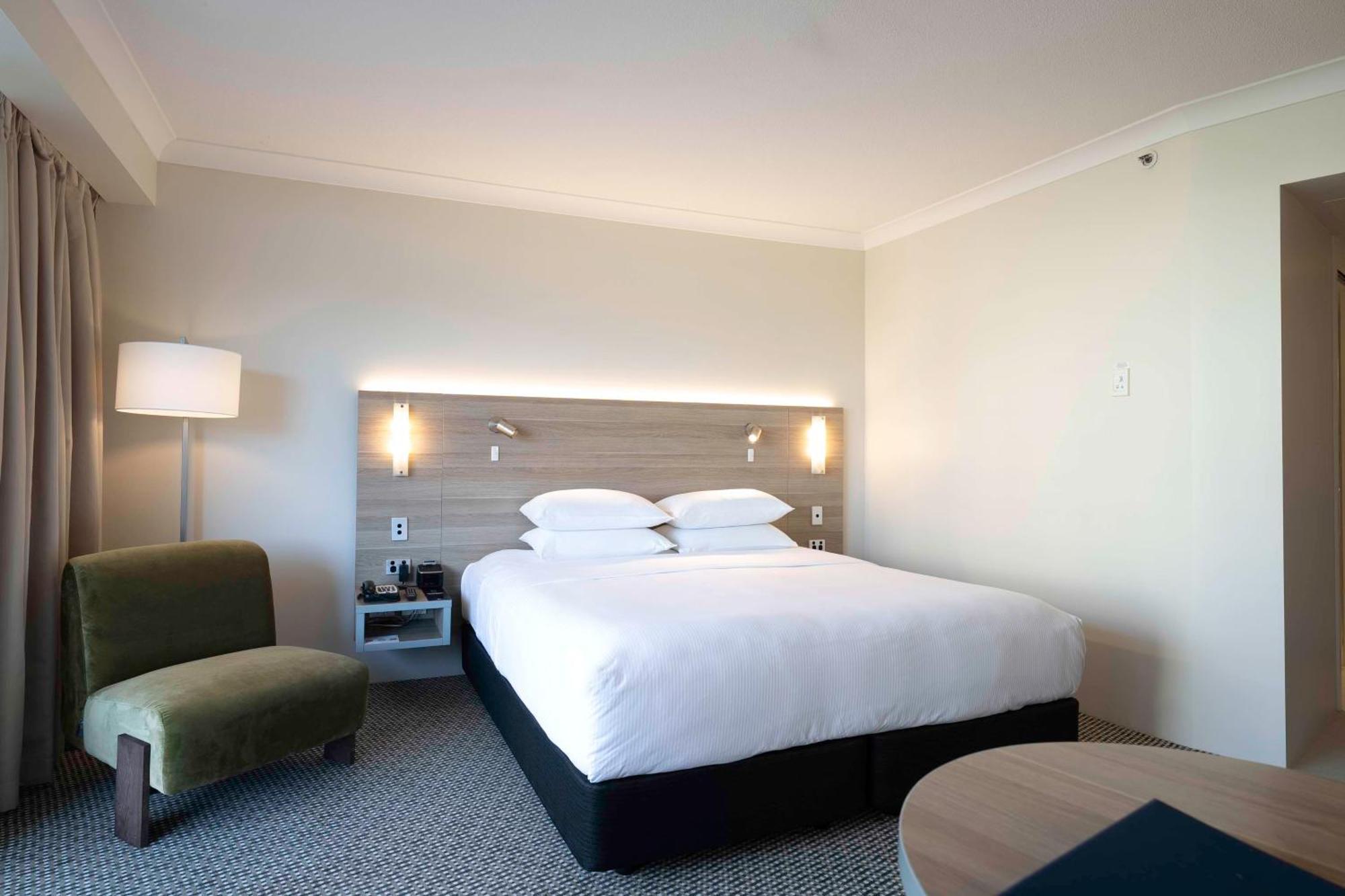Doubletree By Hilton Cairns Exterior foto