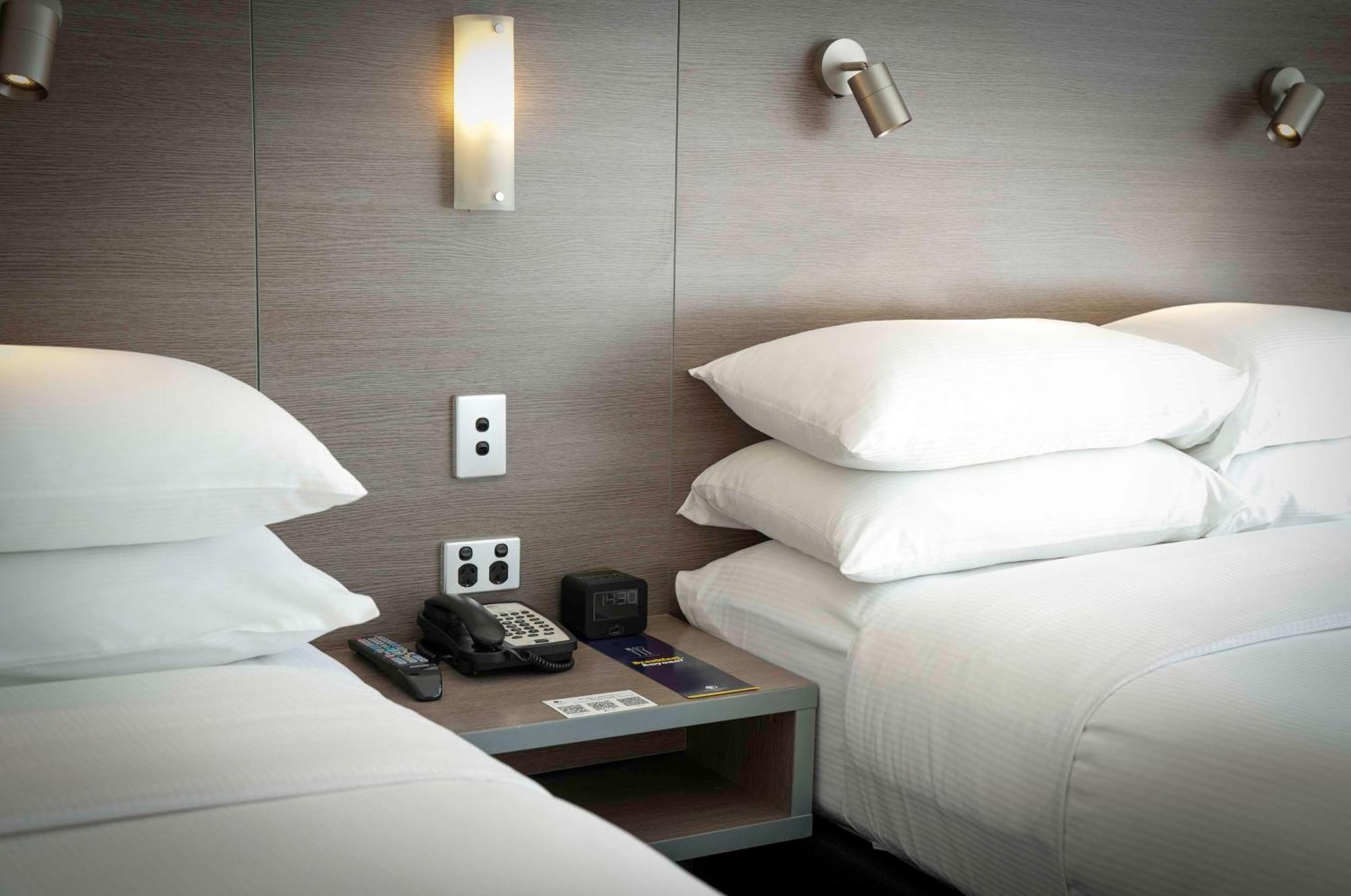 Doubletree By Hilton Cairns Exterior foto