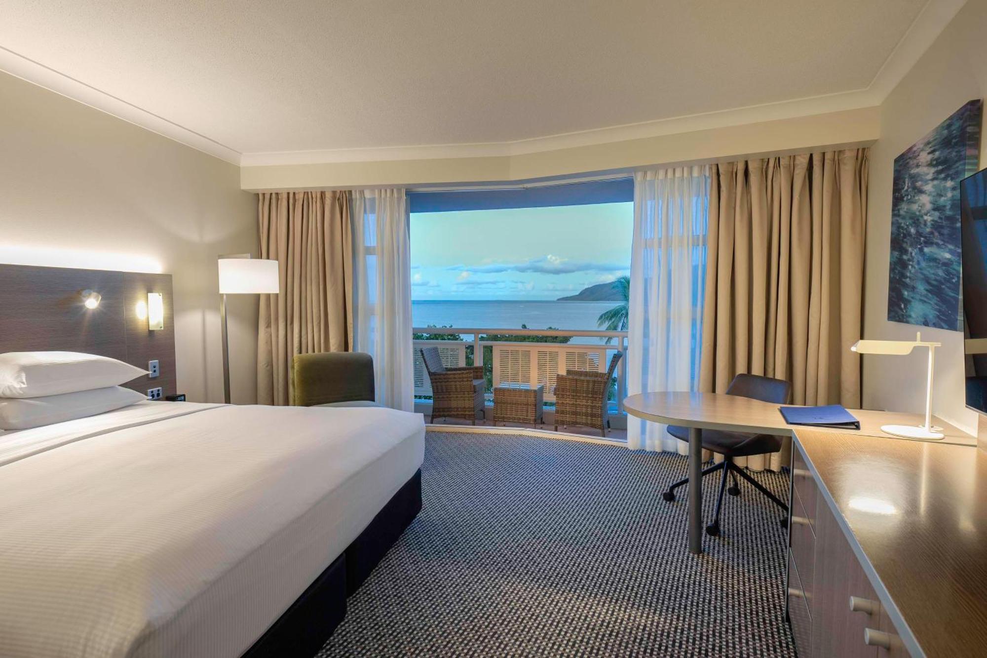 Doubletree By Hilton Cairns Exterior foto