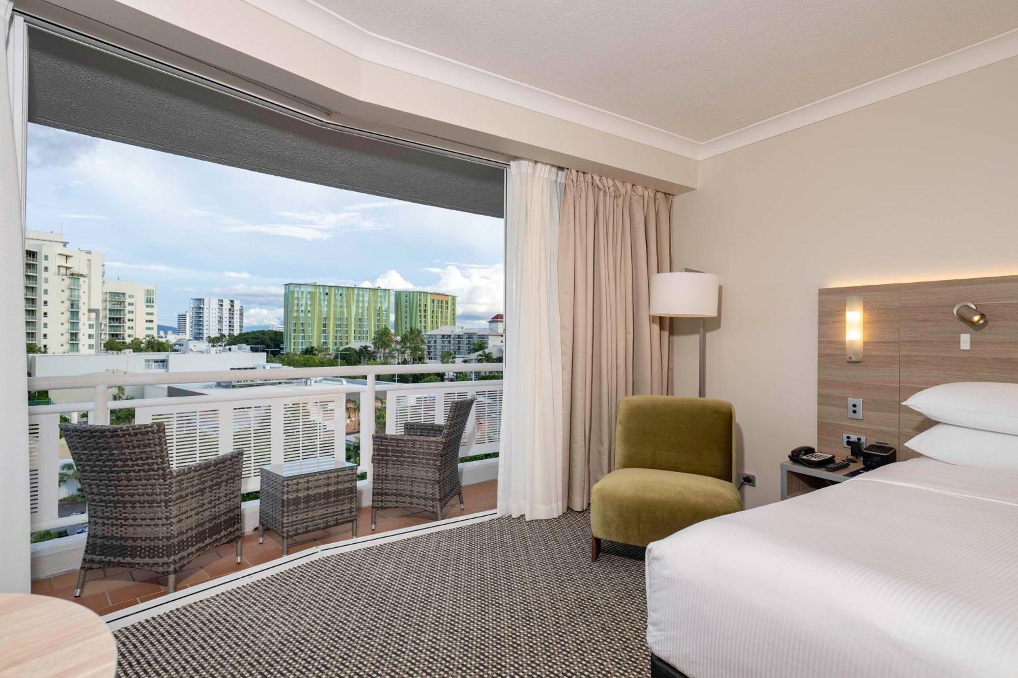 Doubletree By Hilton Cairns Exterior foto