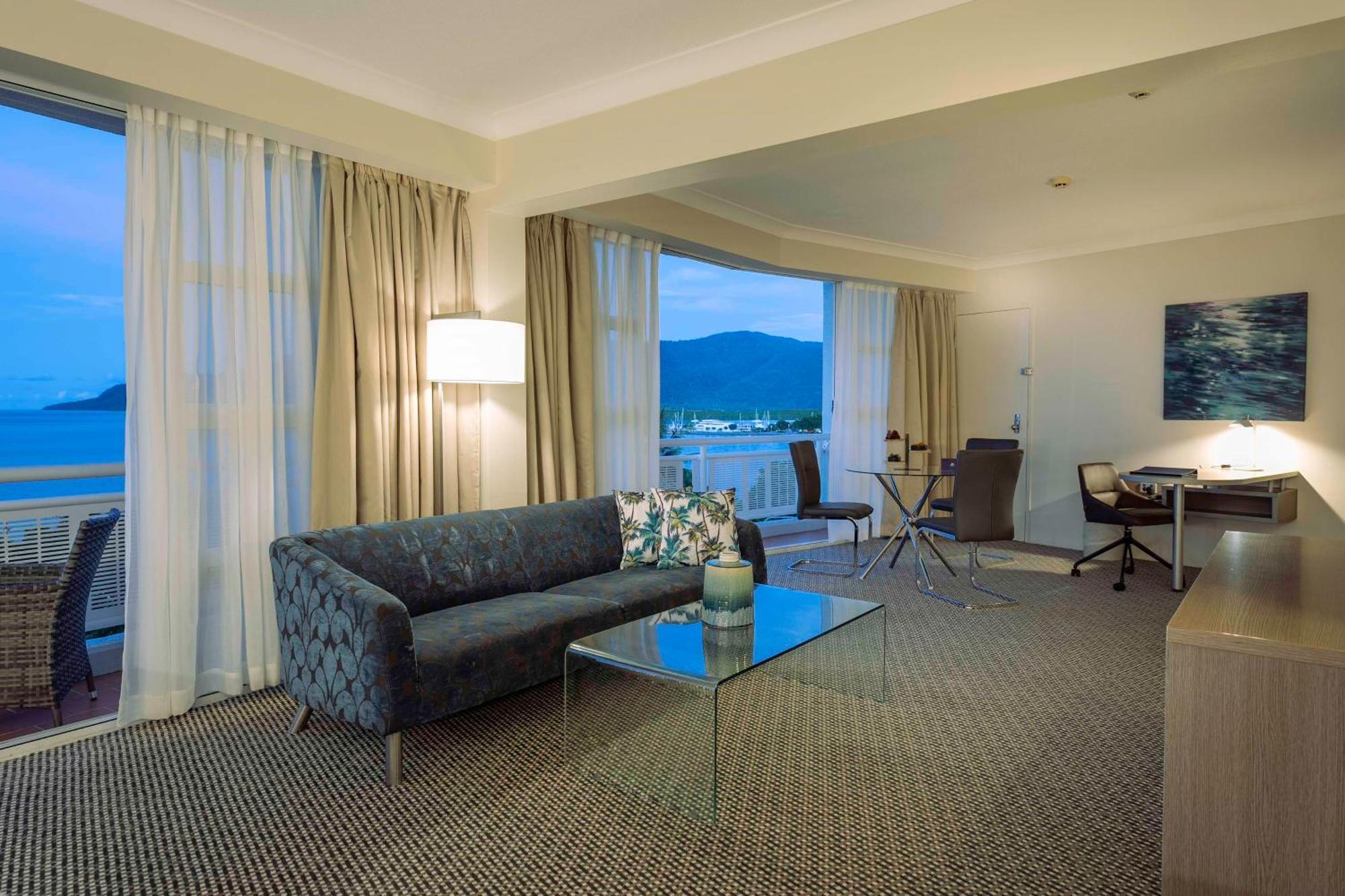 Doubletree By Hilton Cairns Exterior foto