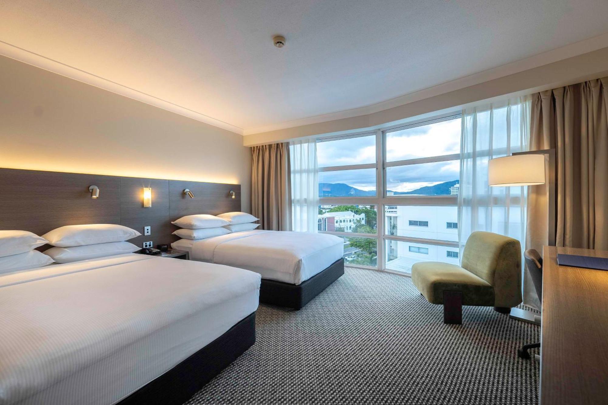 Doubletree By Hilton Cairns Exterior foto