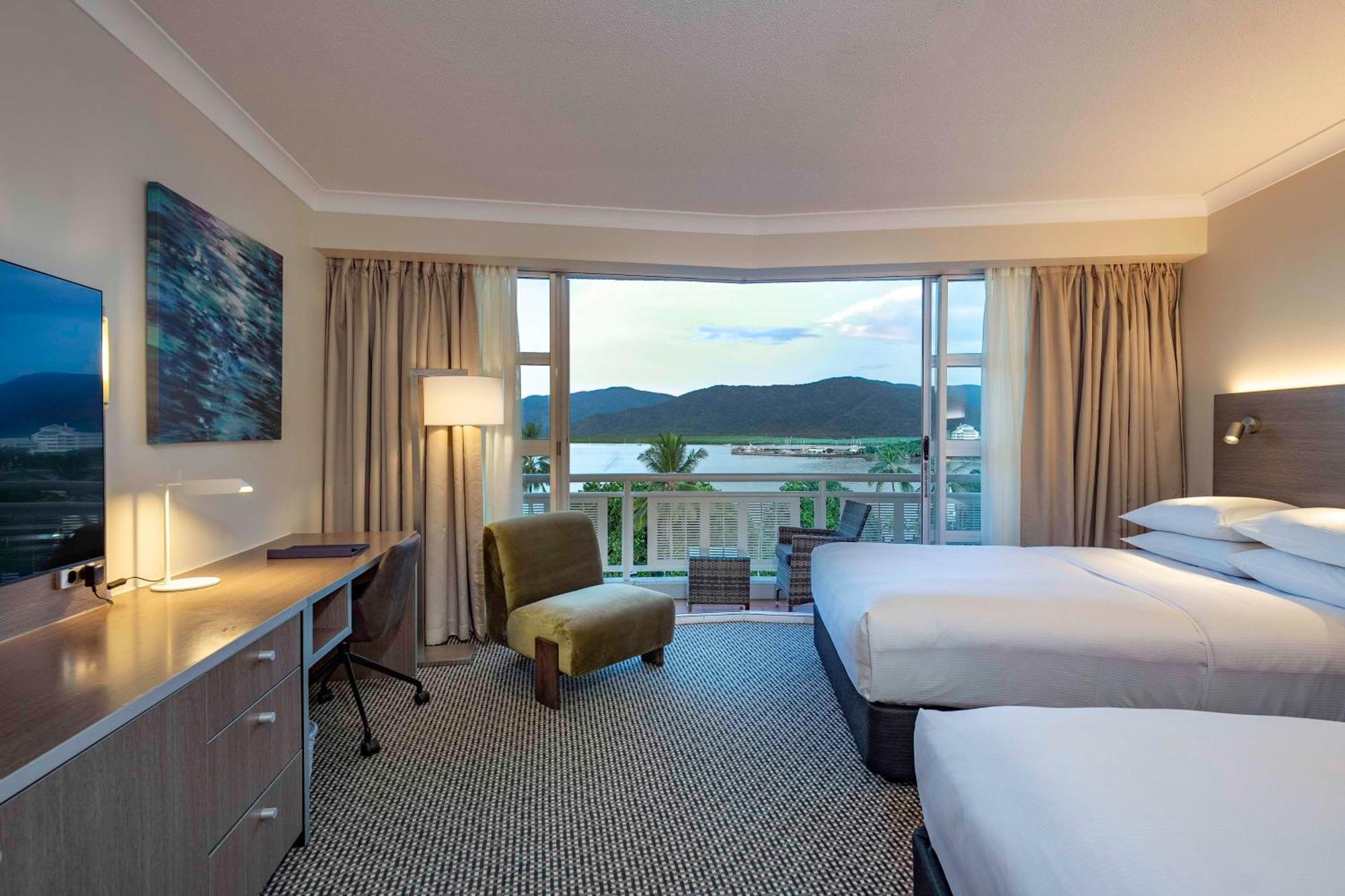 Doubletree By Hilton Cairns Exterior foto