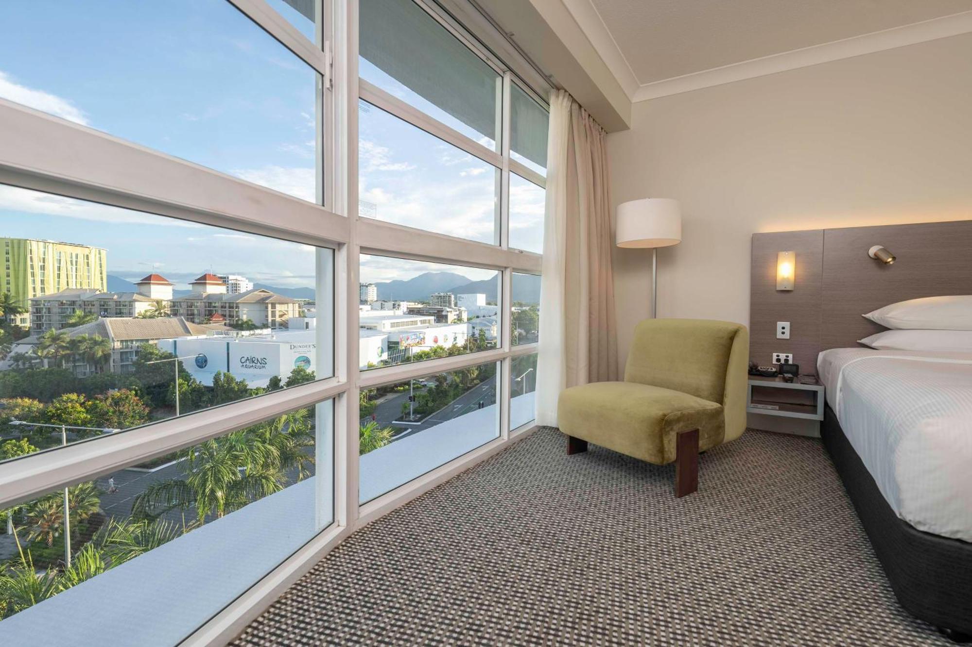 Doubletree By Hilton Cairns Exterior foto