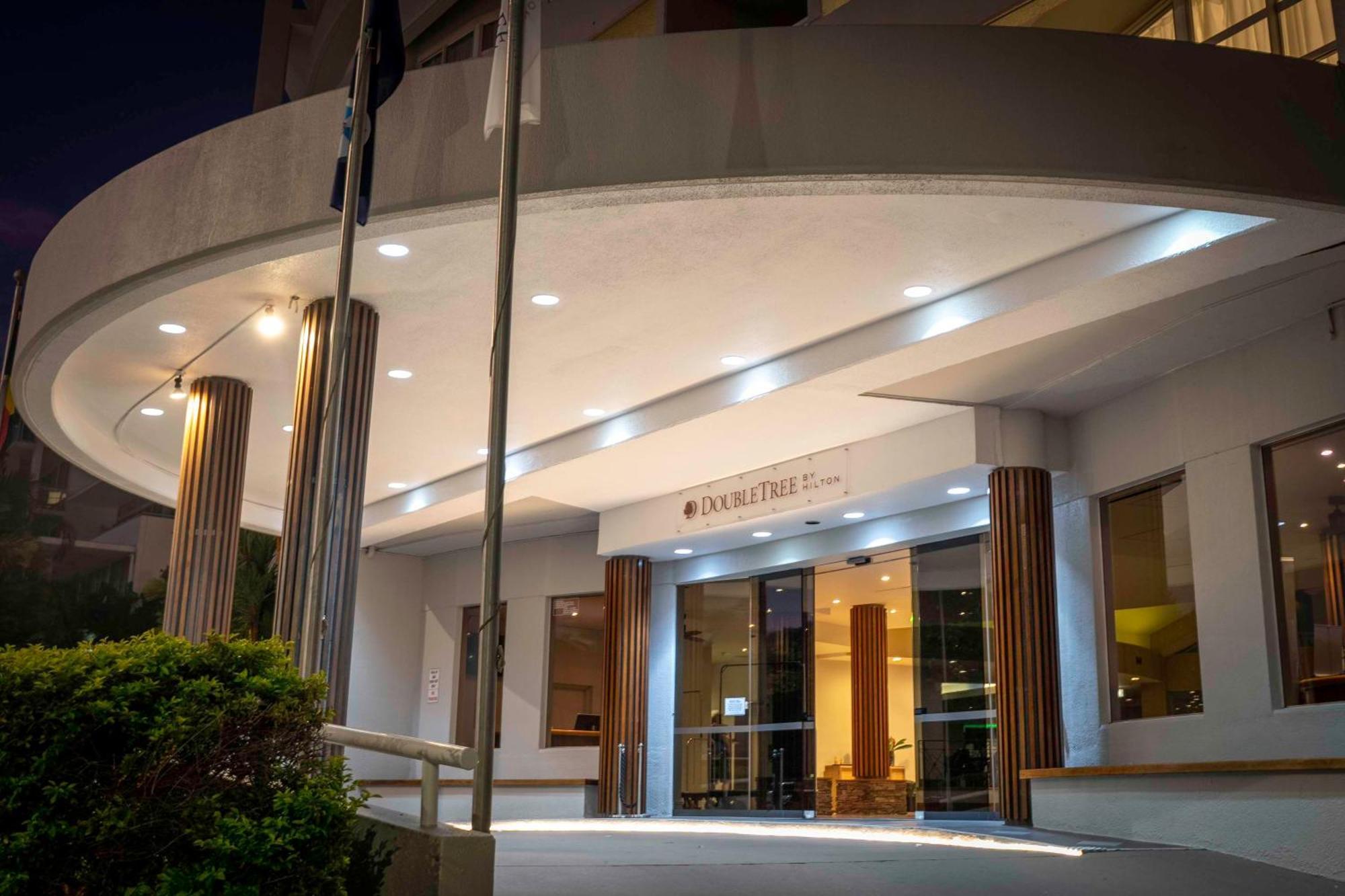 Doubletree By Hilton Cairns Exterior foto