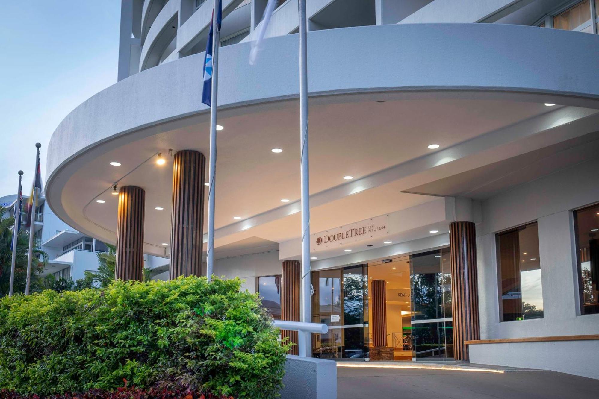 Doubletree By Hilton Cairns Exterior foto
