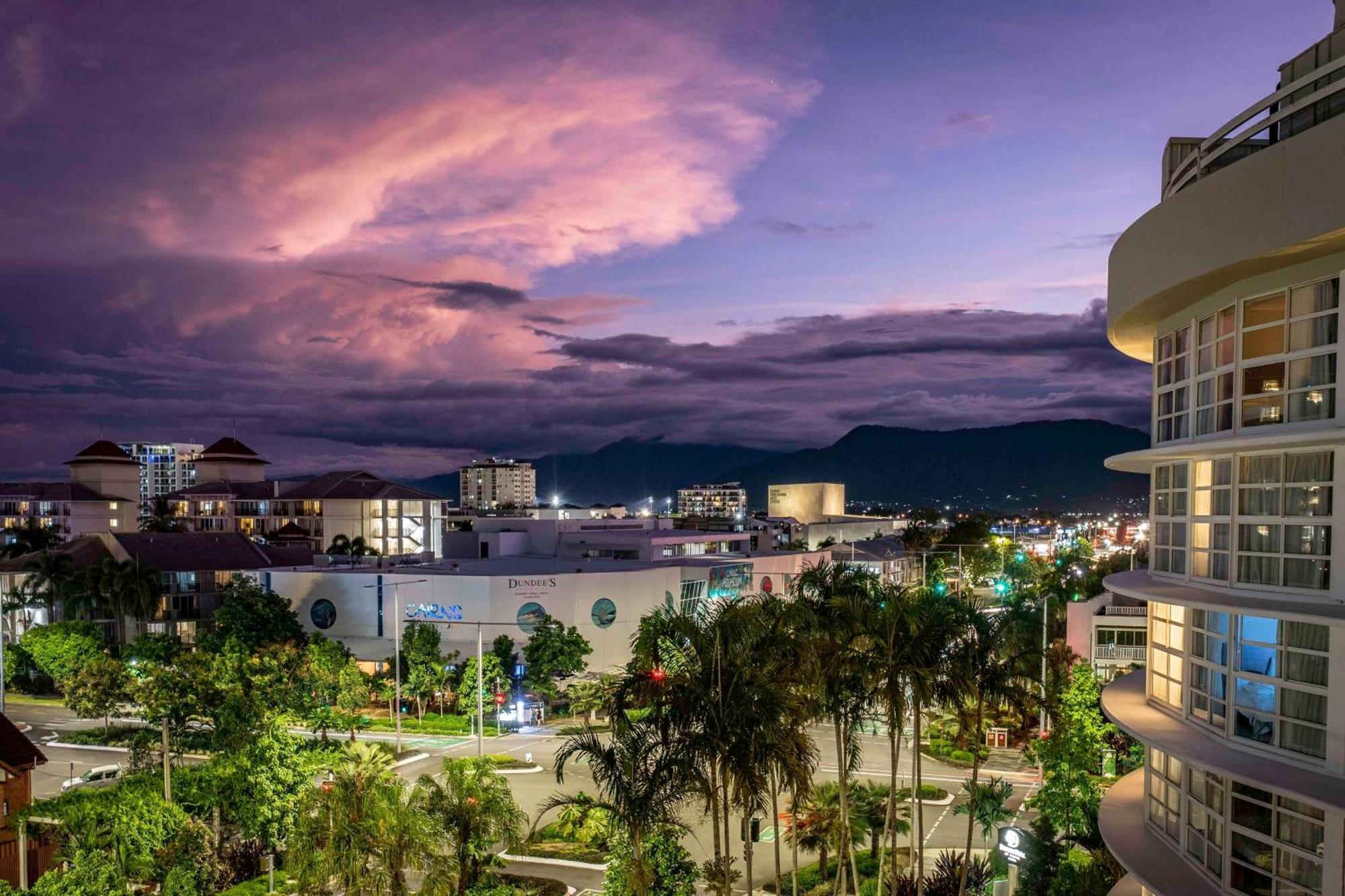 Doubletree By Hilton Cairns Exterior foto