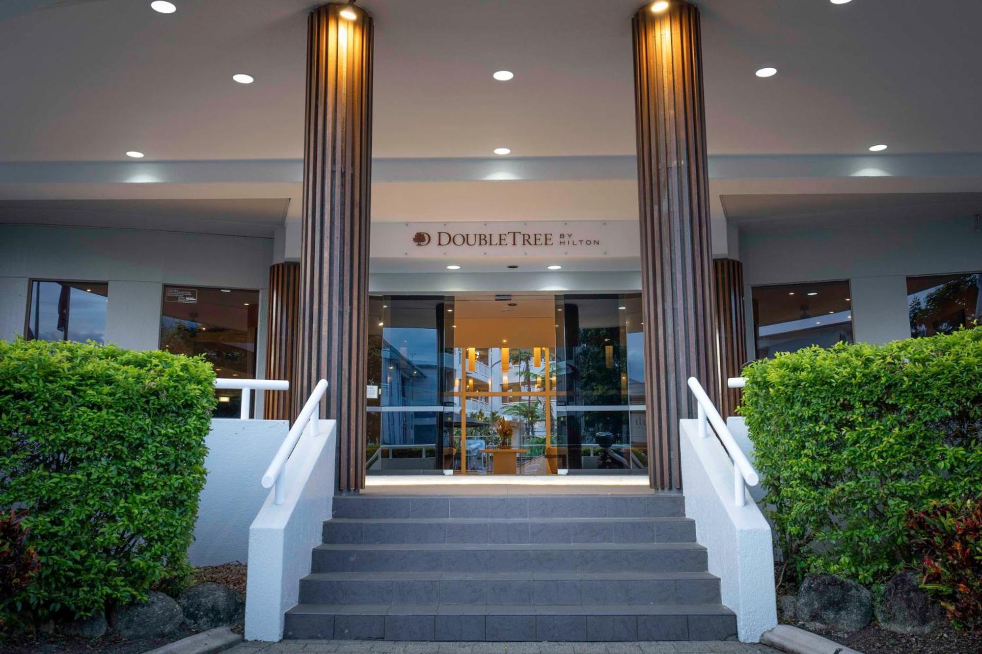 Doubletree By Hilton Cairns Exterior foto