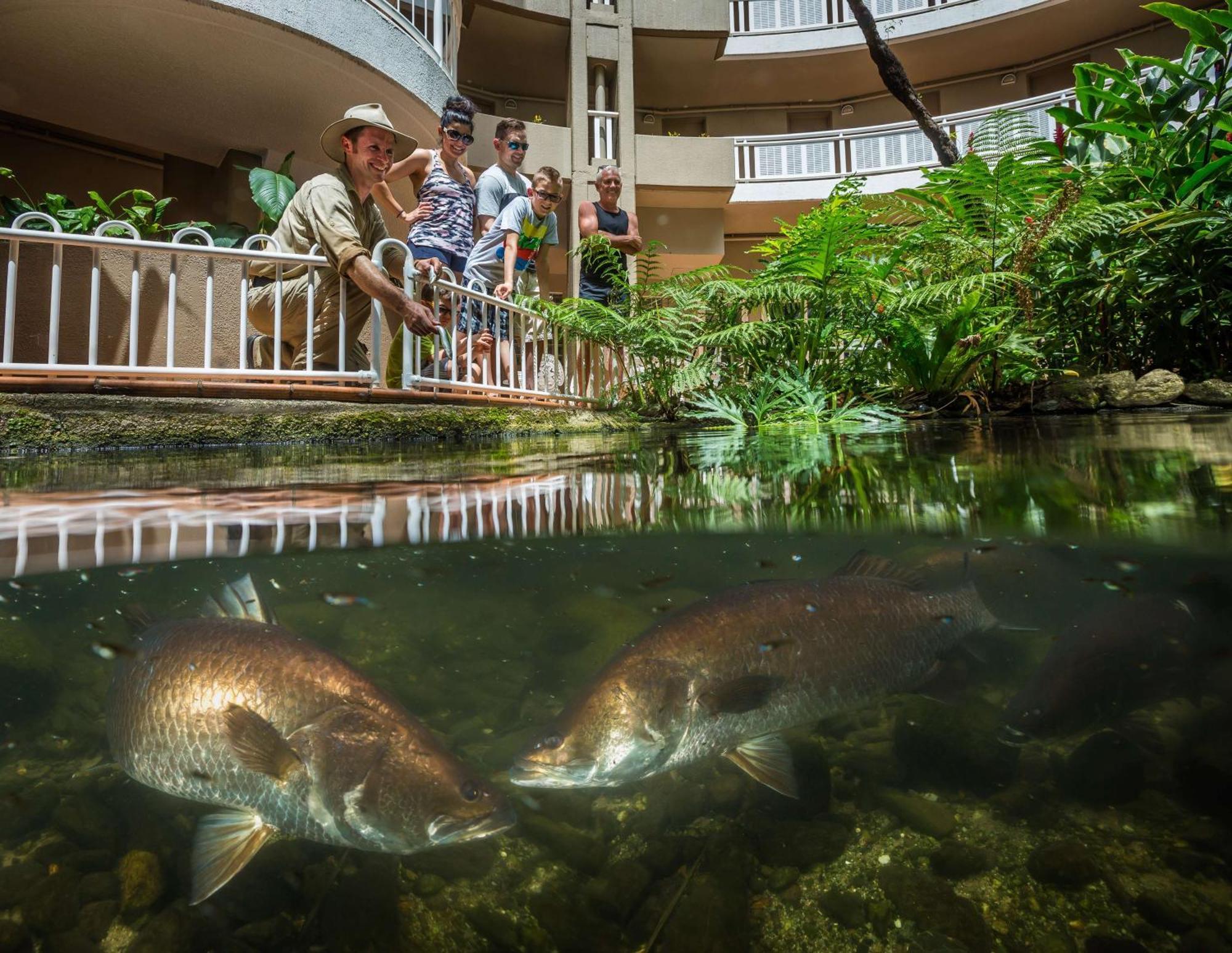 Doubletree By Hilton Cairns Exterior foto