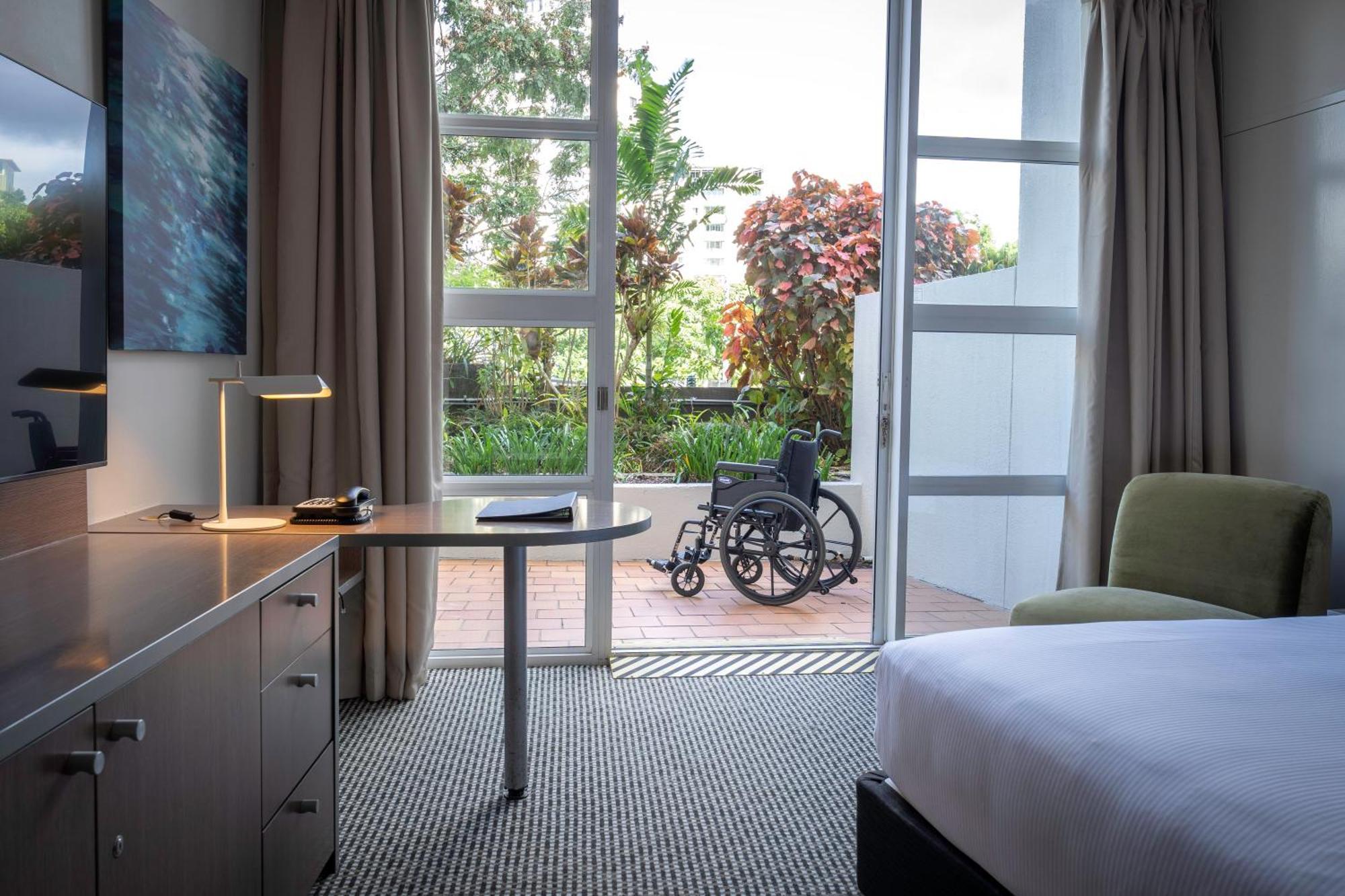 Doubletree By Hilton Cairns Exterior foto